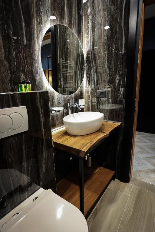 B.G Luxury Suites