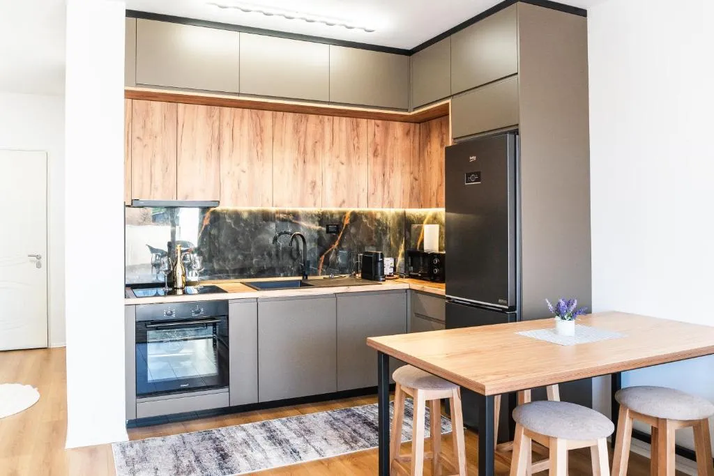 Quiet 1BR Apartment with Balcony, Fast WiFi, Self Check-in
