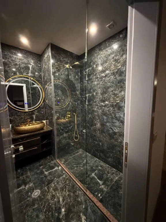Luxury Suite21