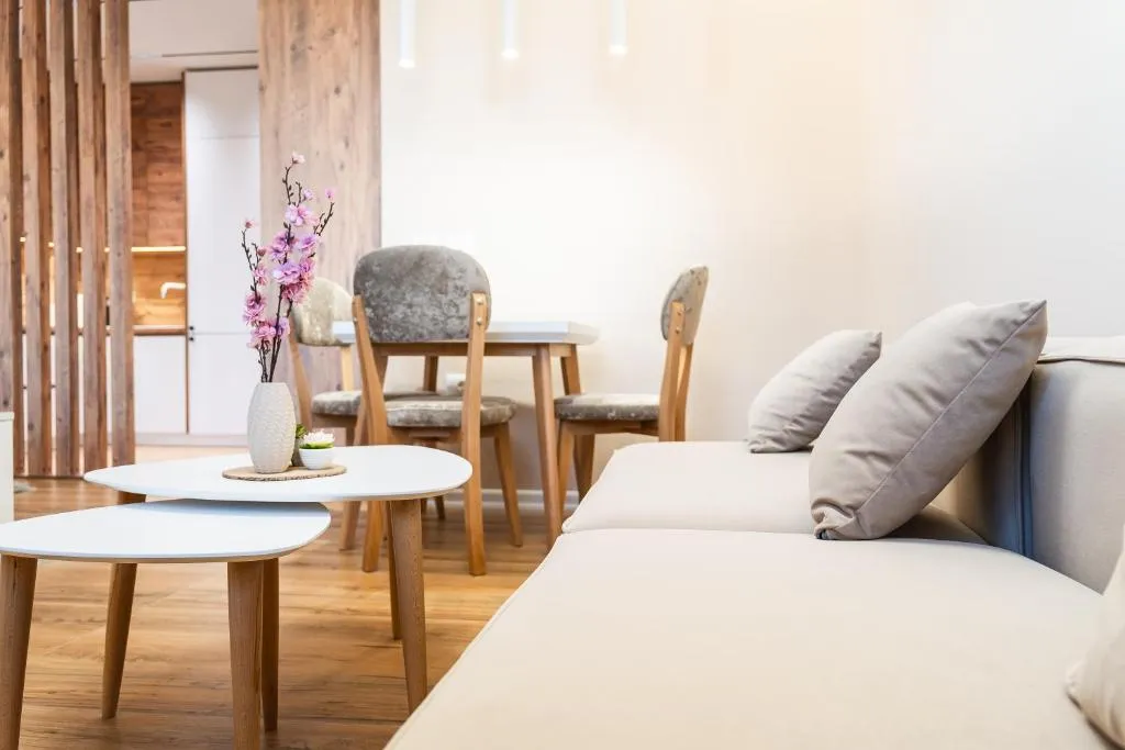 Modern Apartment with Balcony & Fast Wi-Fi & Self Check-in