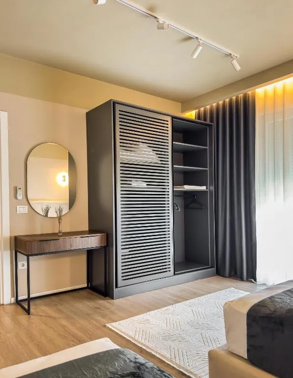 All Seasons Apartments - Free Parking & City Center