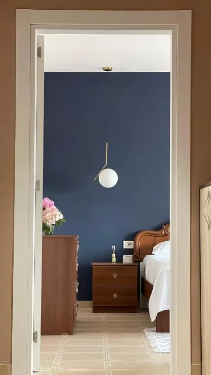 Leo’s apartment