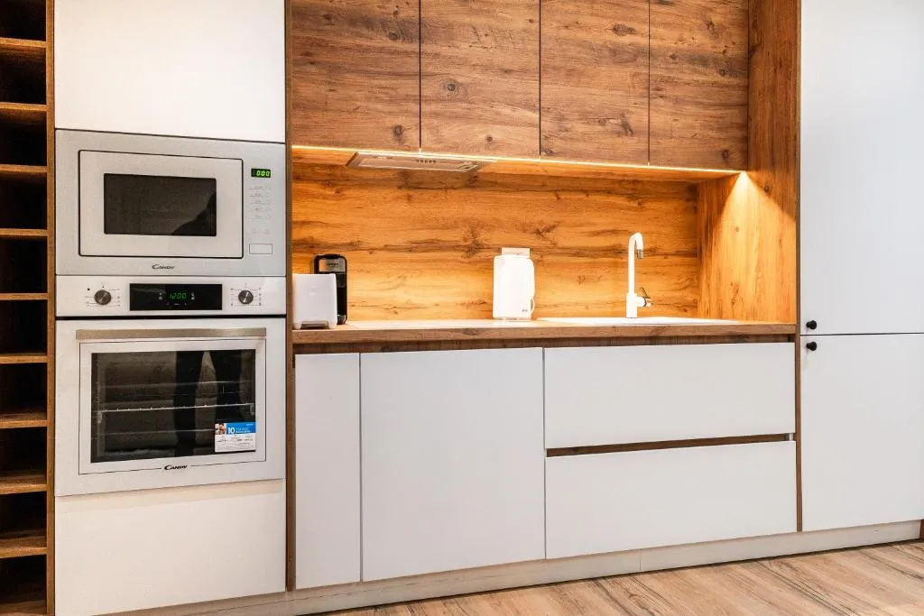 Modern Apartment with Balcony & Fast Wi-Fi & Self Check-in