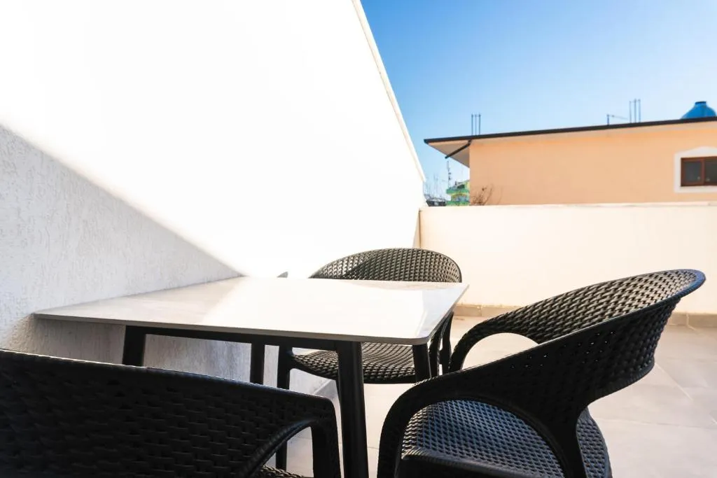 Quiet 1BR Apartment with Balcony, Fast WiFi, Self Check-in