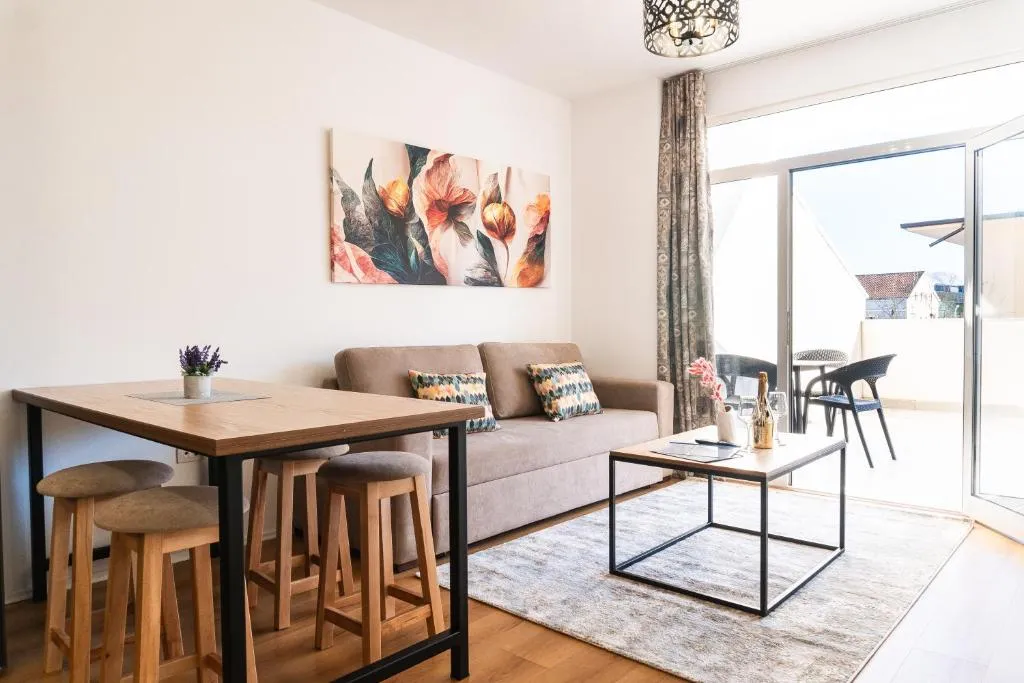 Quiet 1BR Apartment with Balcony, Fast WiFi, Self Check-in