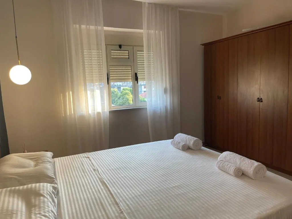 Leo’s apartment