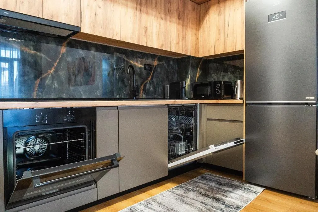 Quiet 1BR Apartment with Balcony, Fast WiFi, Self Check-in