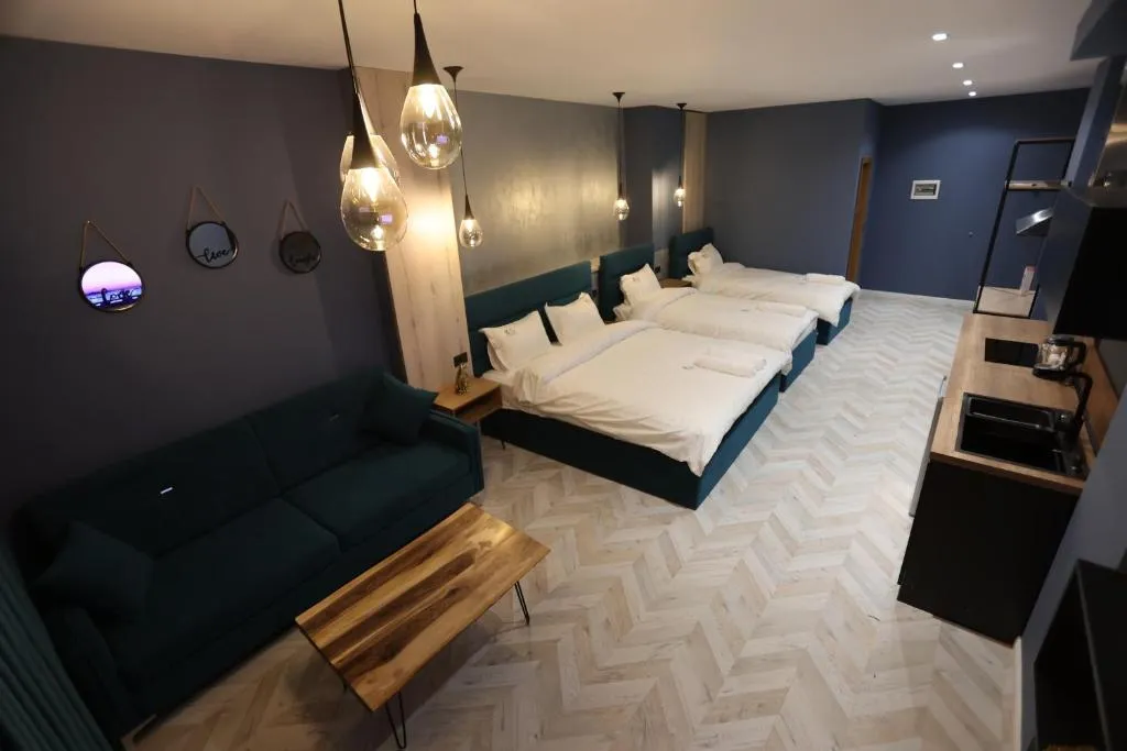B.G Luxury Suites