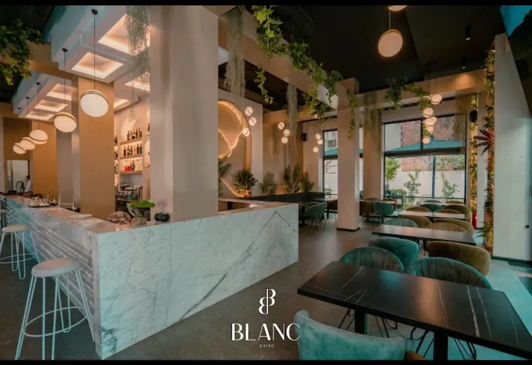 Blanc Bistro